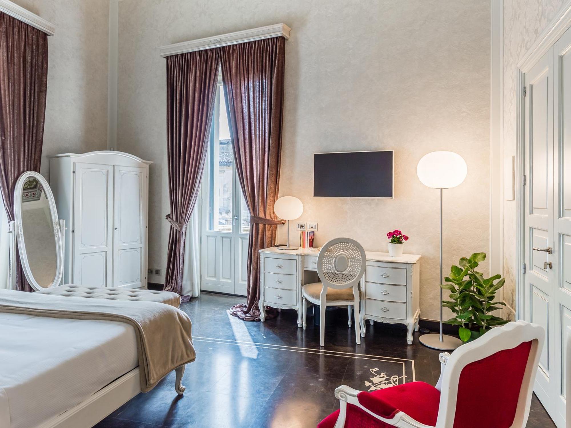 Palazzo Favacchio - Patane Hotel ชิคลี ภายนอก รูปภาพ