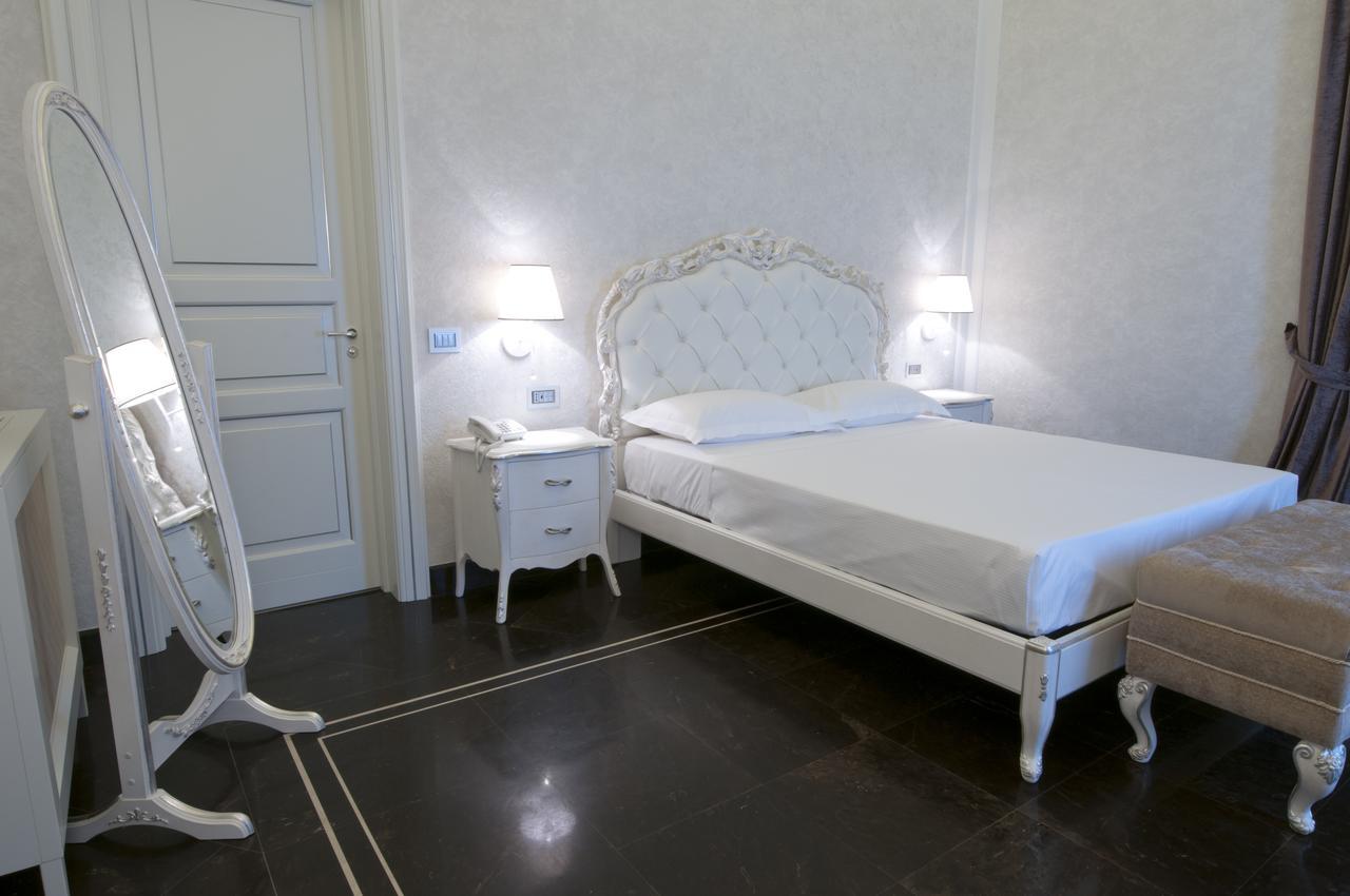 Palazzo Favacchio - Patane Hotel ชิคลี ภายนอก รูปภาพ