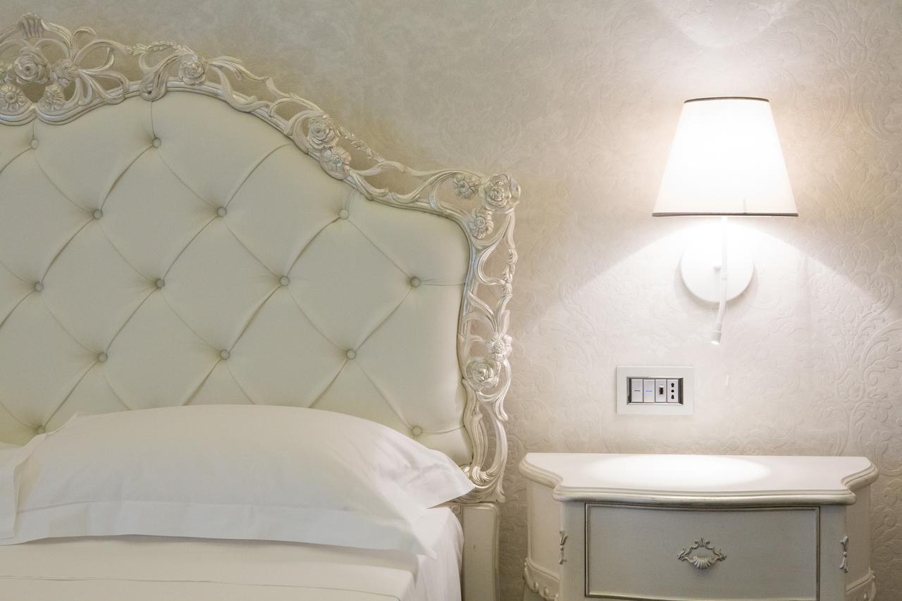 Palazzo Favacchio - Patane Hotel ชิคลี ภายนอก รูปภาพ