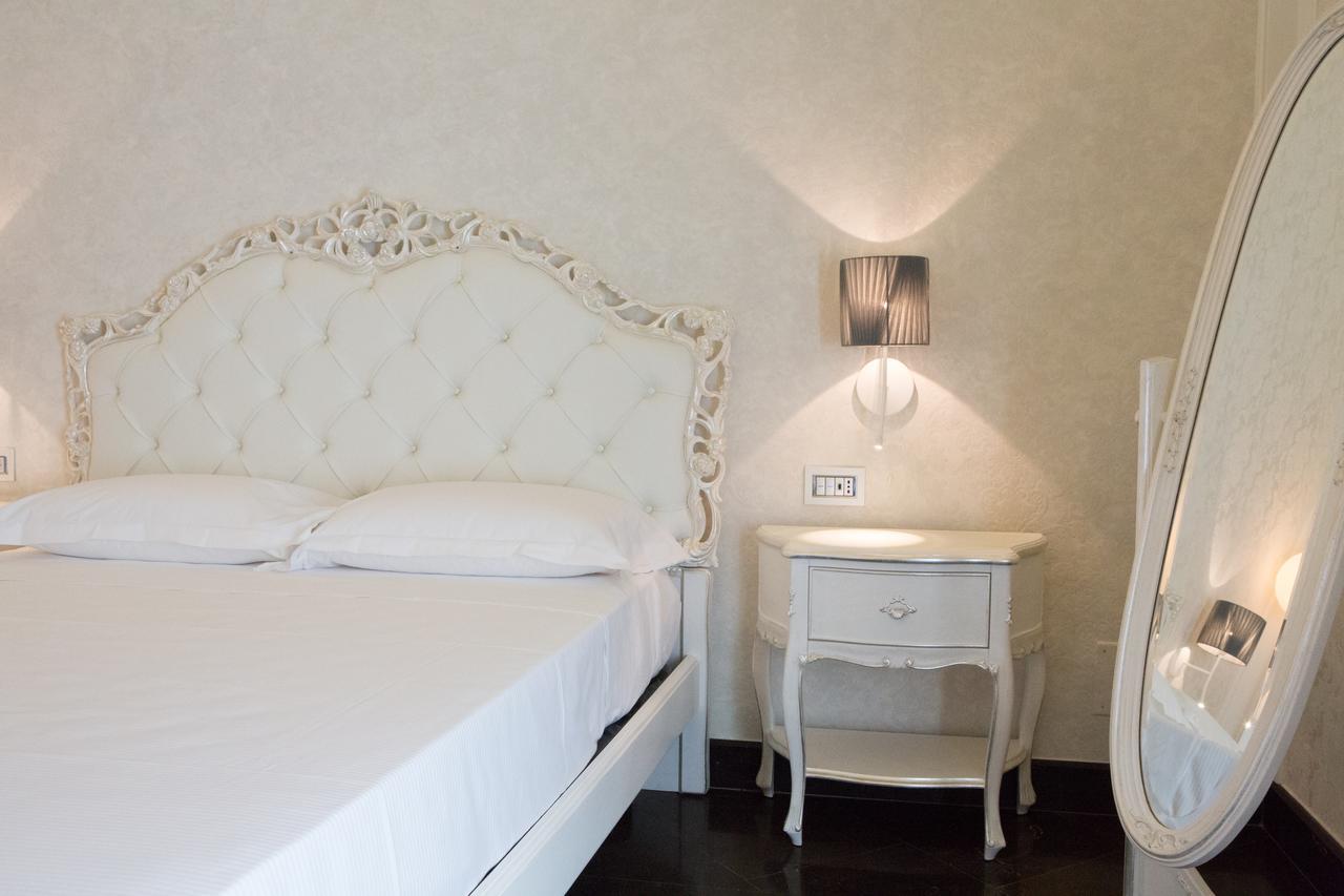 Palazzo Favacchio - Patane Hotel ชิคลี ภายนอก รูปภาพ