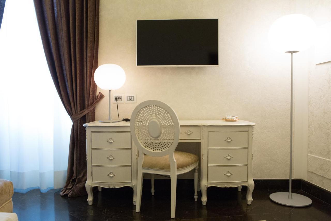 Palazzo Favacchio - Patane Hotel ชิคลี ภายนอก รูปภาพ