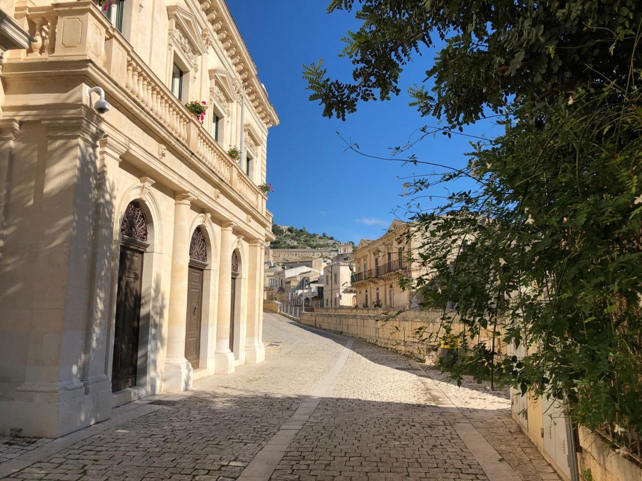 Palazzo Favacchio - Patane Hotel ชิคลี ภายนอก รูปภาพ