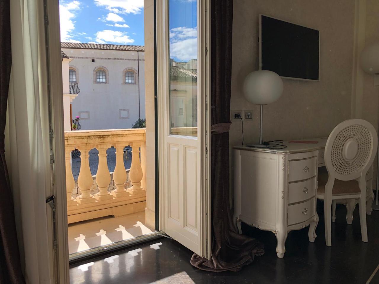 Palazzo Favacchio - Patane Hotel ชิคลี ภายนอก รูปภาพ
