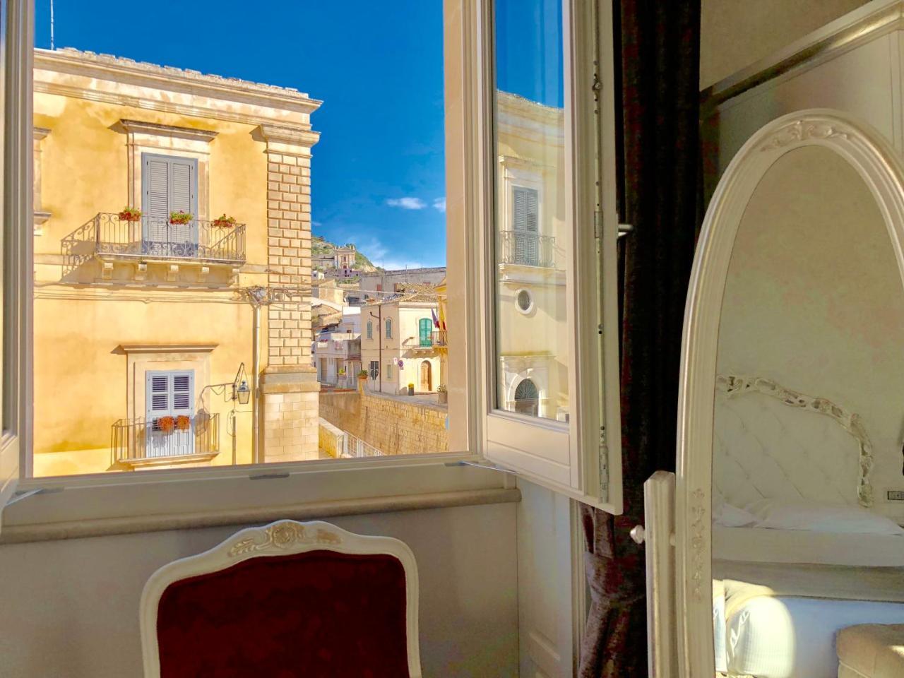 Palazzo Favacchio - Patane Hotel ชิคลี ภายนอก รูปภาพ