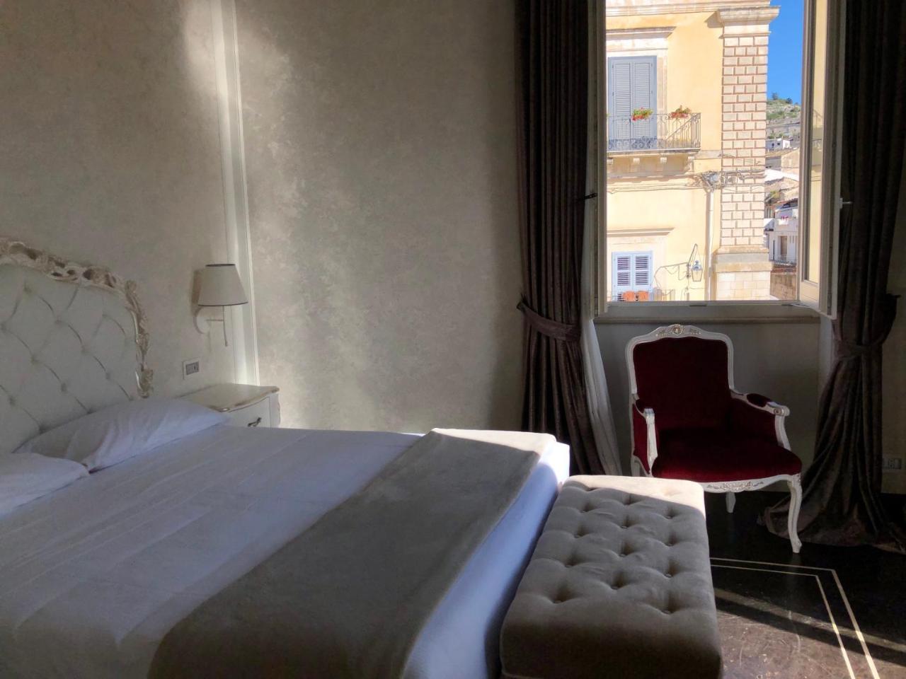 Palazzo Favacchio - Patane Hotel ชิคลี ภายนอก รูปภาพ